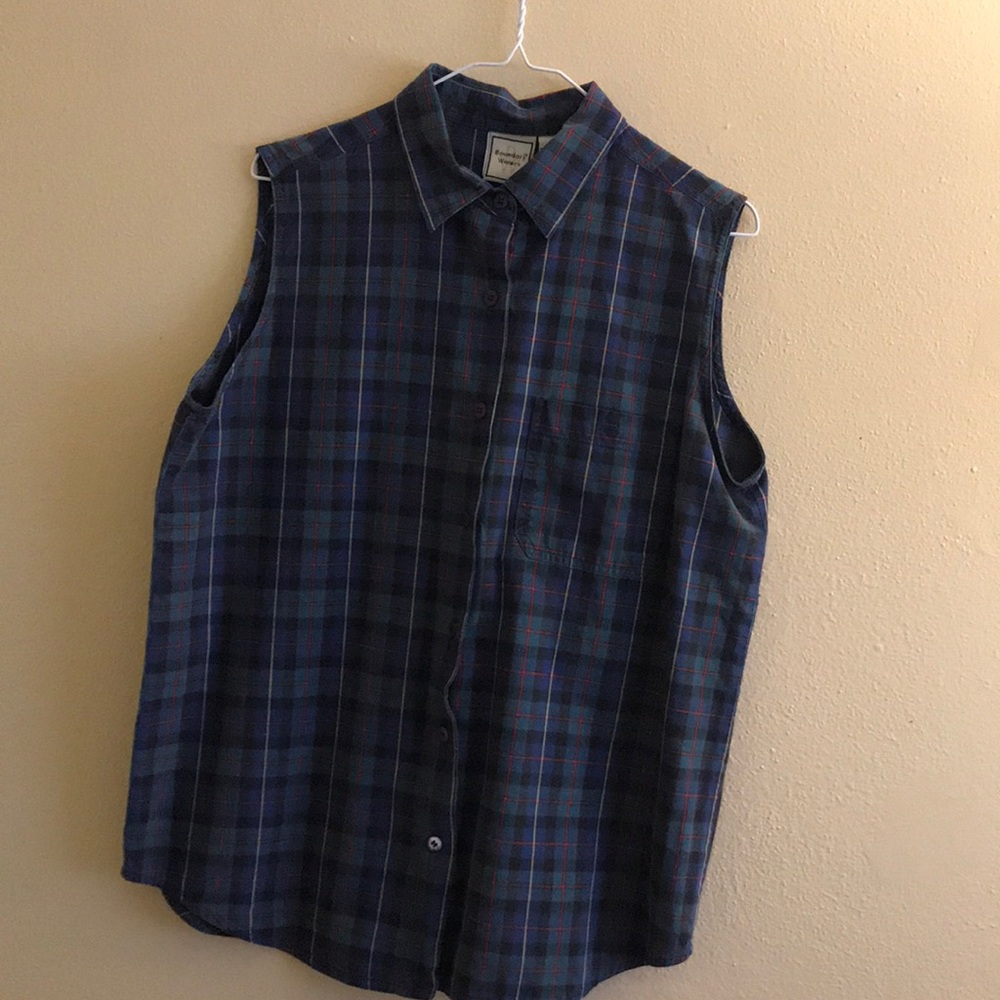 Sleeveless plaid shirt